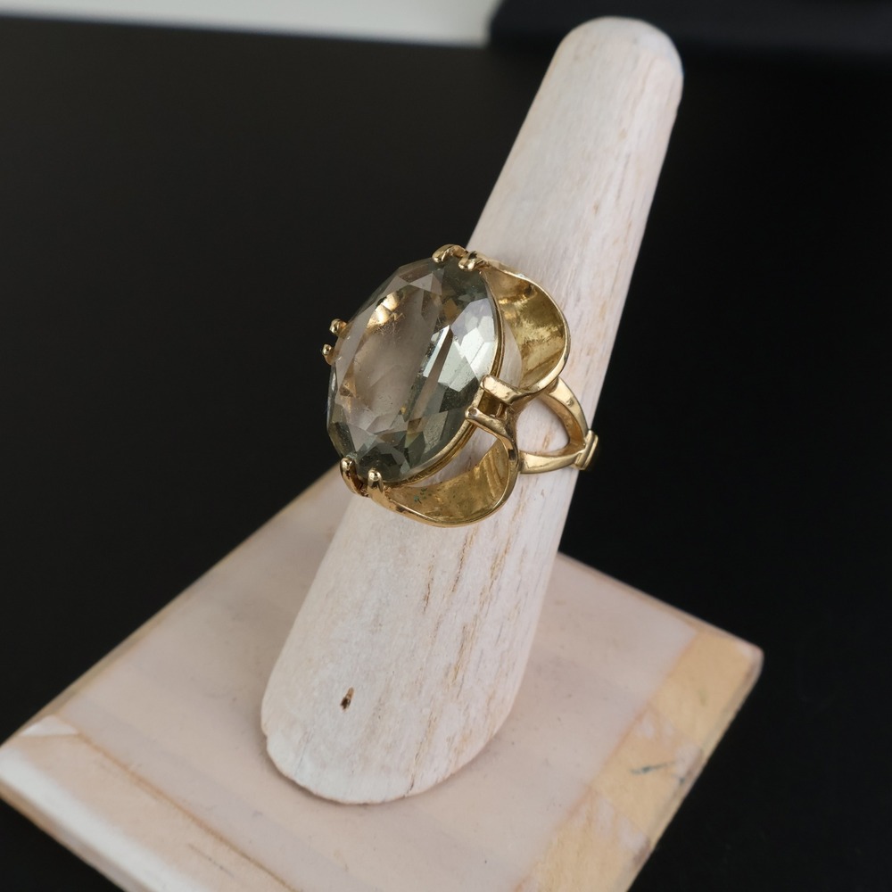 Vintage 18k HGE Smoky Gray Glass Oval Cocktail Ring Size 6.5 Gold Tone Statement
